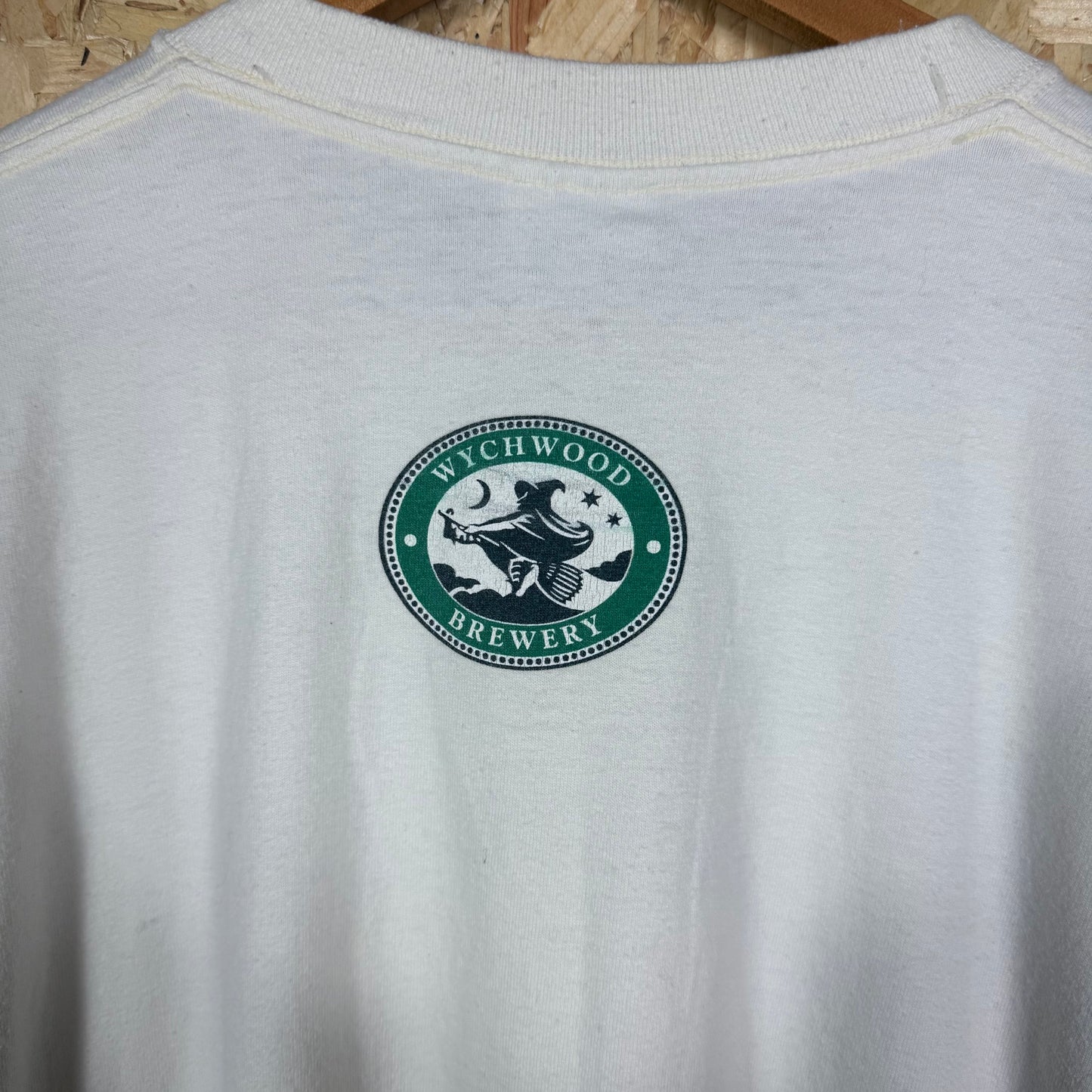 Hobgoblin White Graphic T-Shirt Size XL