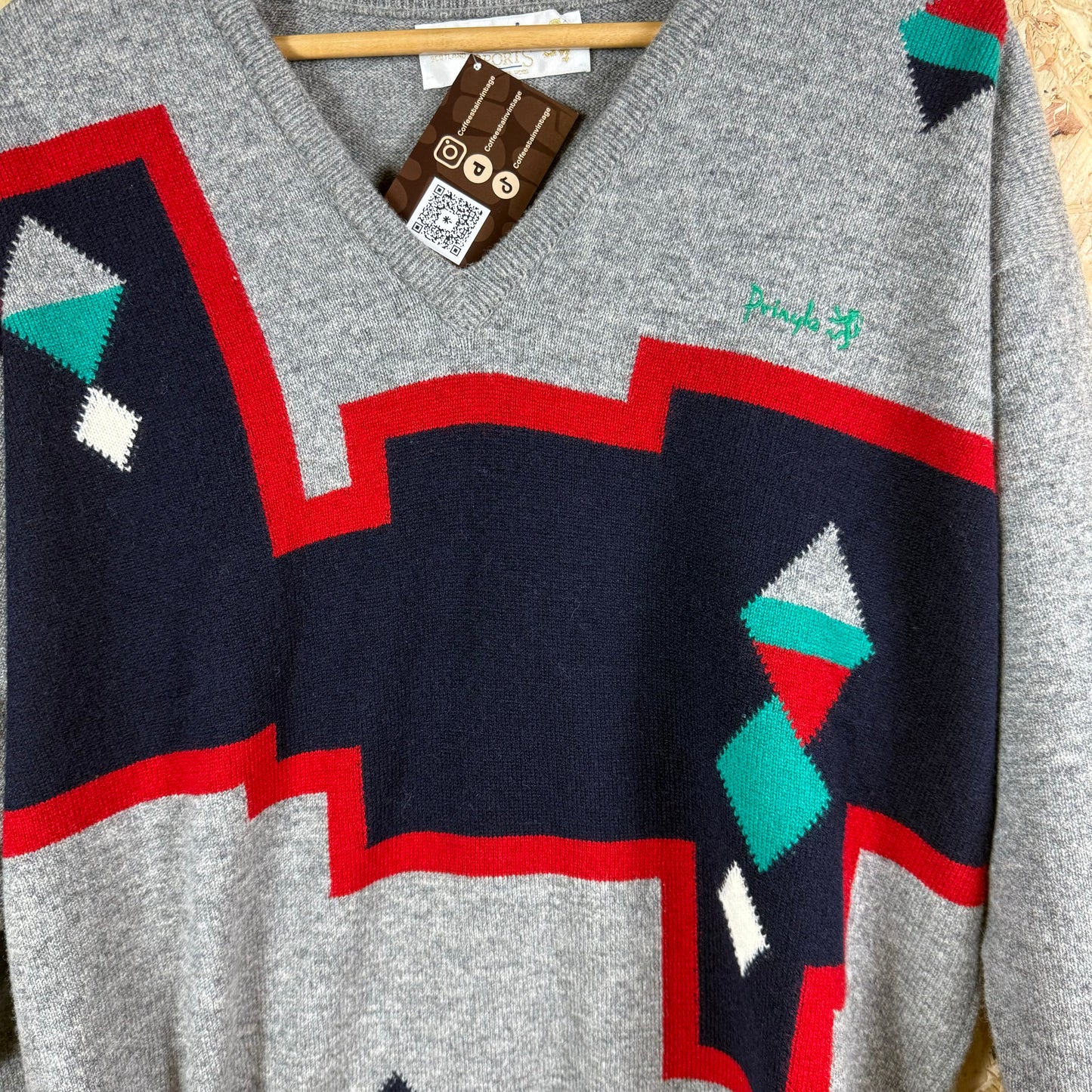 Vintage Pringle grey v neck argyle jumper Large