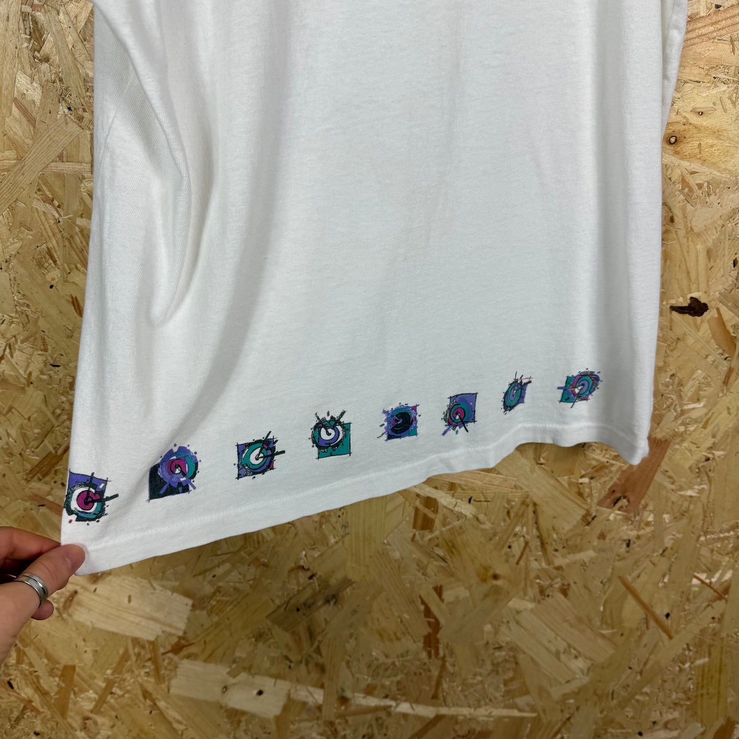 Nike 1990's White Graphic T-Shirt Single Stitch Size M