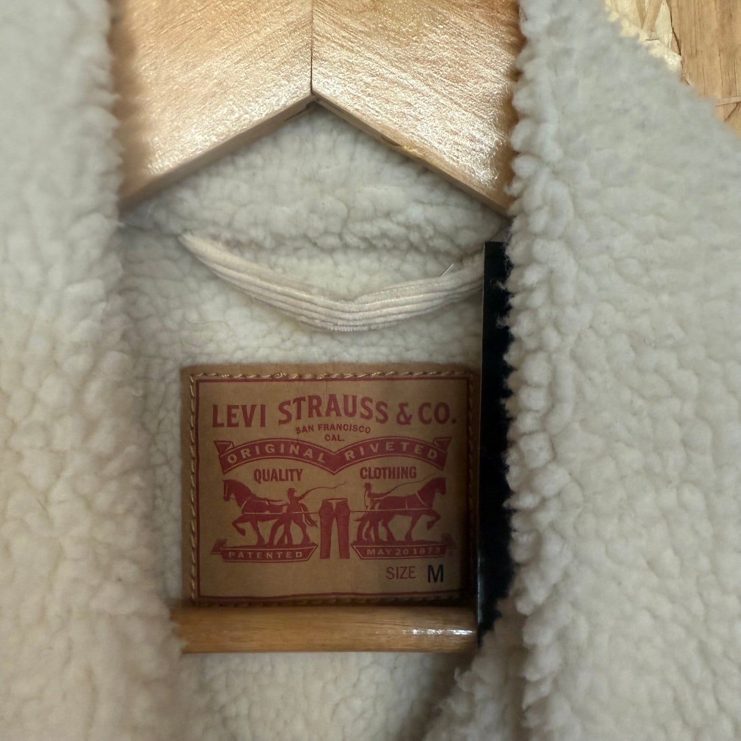 Levi’s Cream Corduroy Jacket Sherpa Lined Men’s Size m