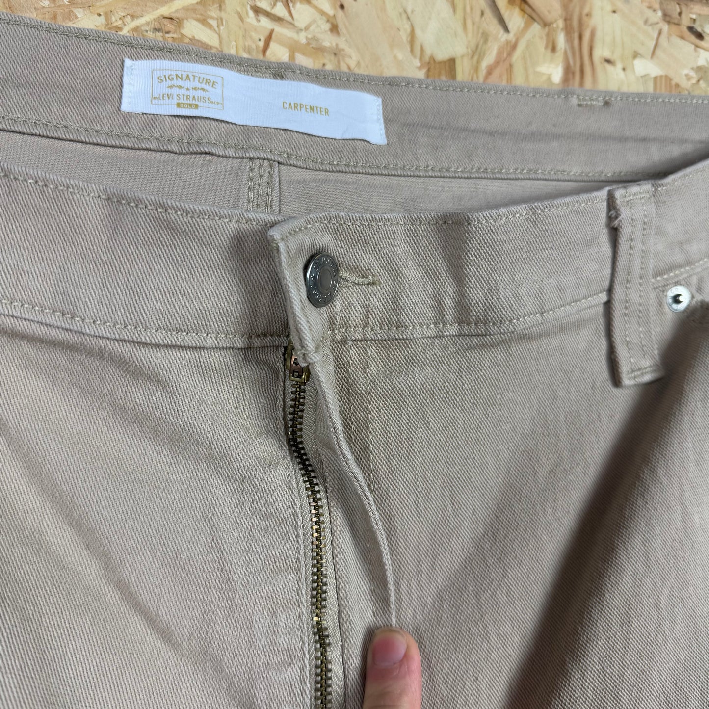 Levis Signature Carpenters Beige Zip Fly 44W 32L