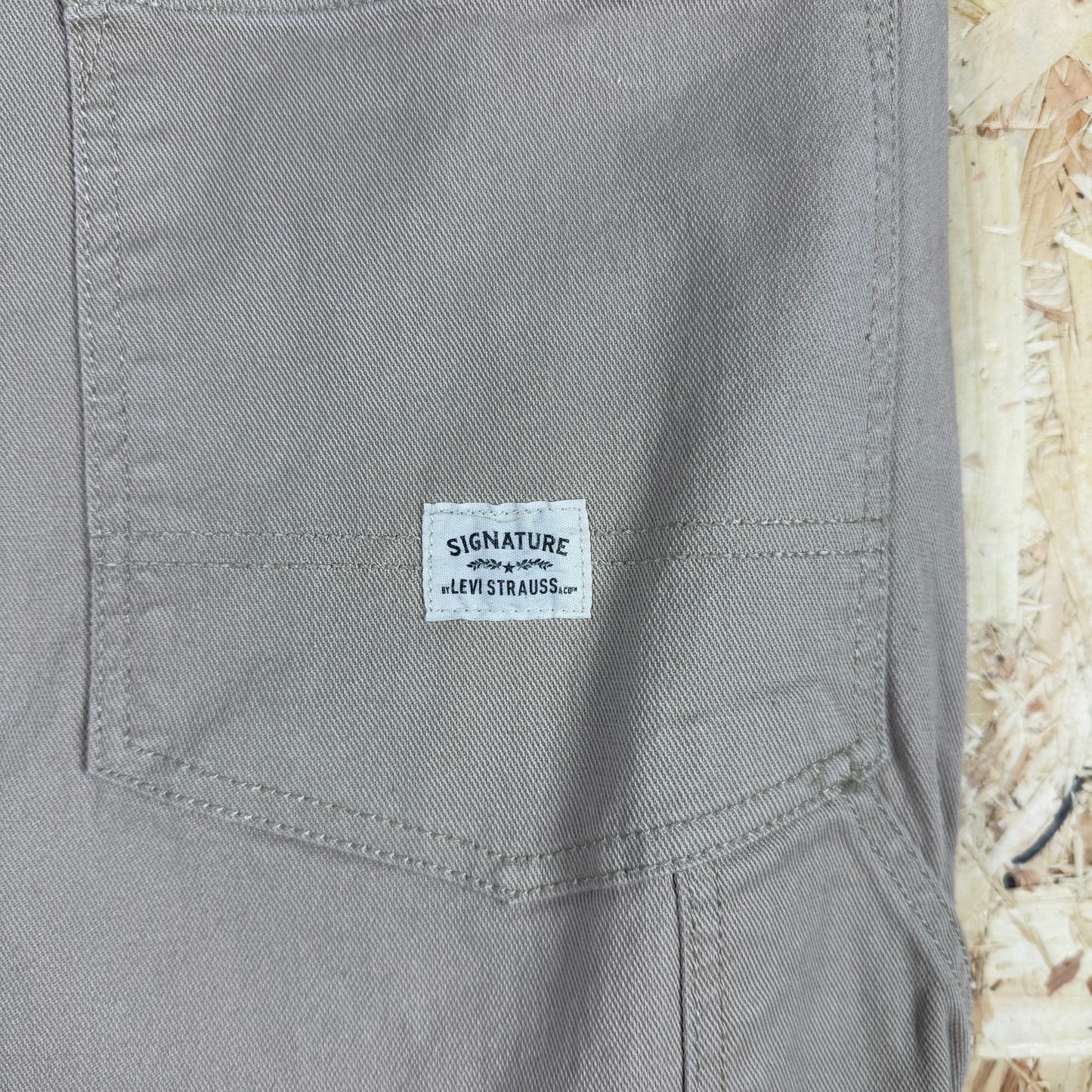 Levis Signature Carpenters Beige Zip Fly 44W 32L